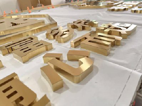 于都拉丝不锈钢字的特点。