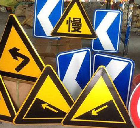 于都标识标牌中颜色的确定是很重要的。